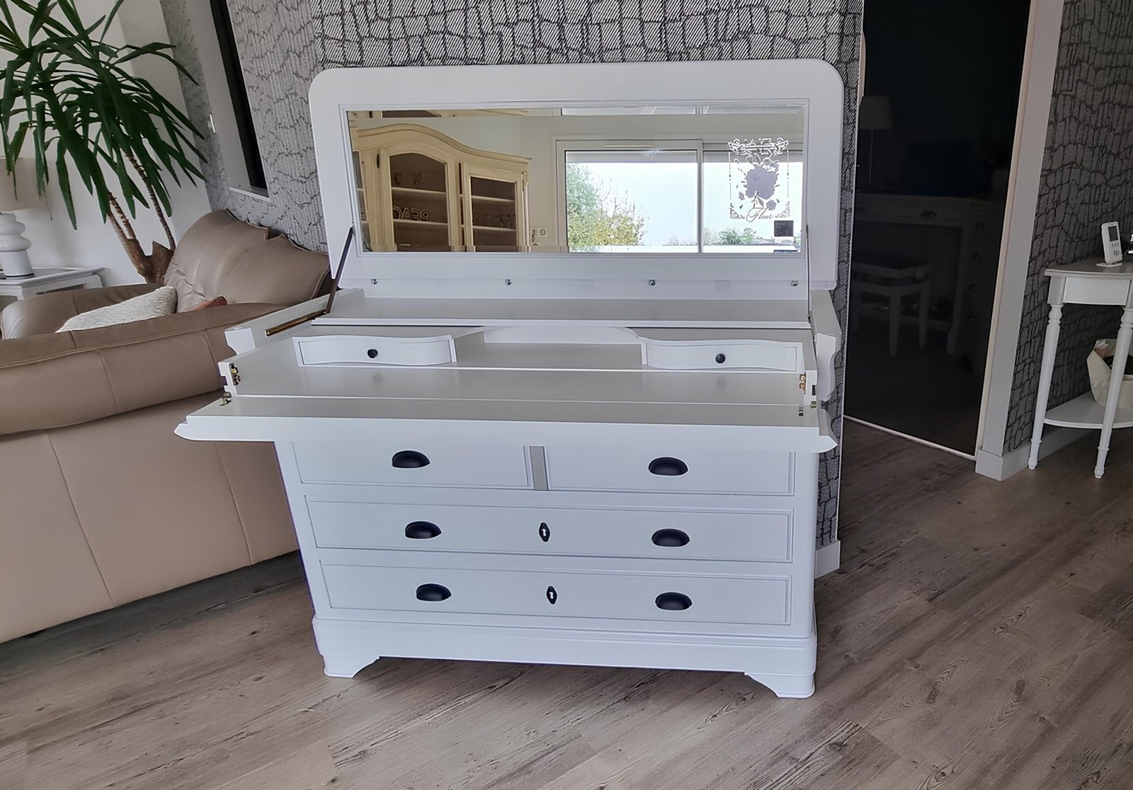Commode merisier relookée en blanc satiné — Au Gré du Pinceau, Bonchamp-lès-Laval