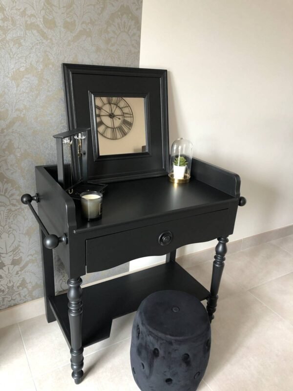Relooking d’une table de toilette ancienne