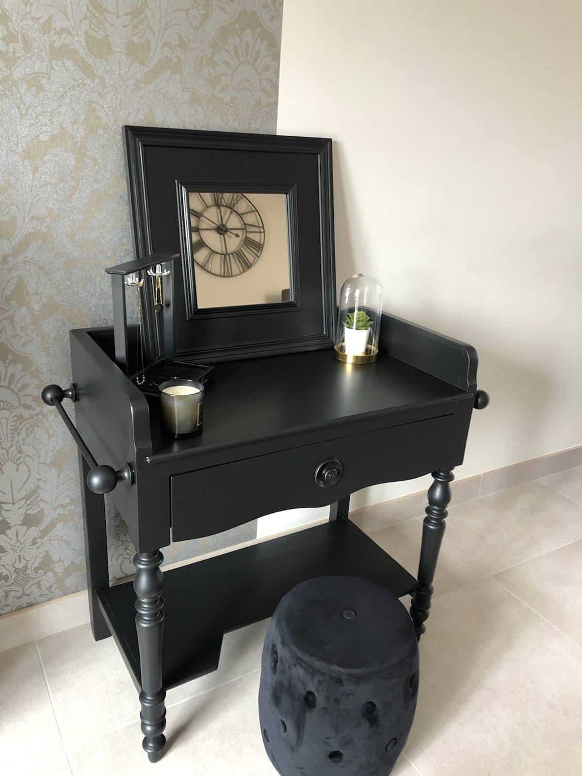 Relooking d’une table de toilette ancienne