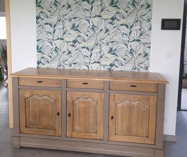 Enfilade en chêne massif de style campagnard relookée, plateau poncé au bois brut