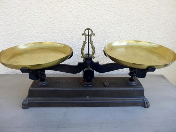 Balance ancienne