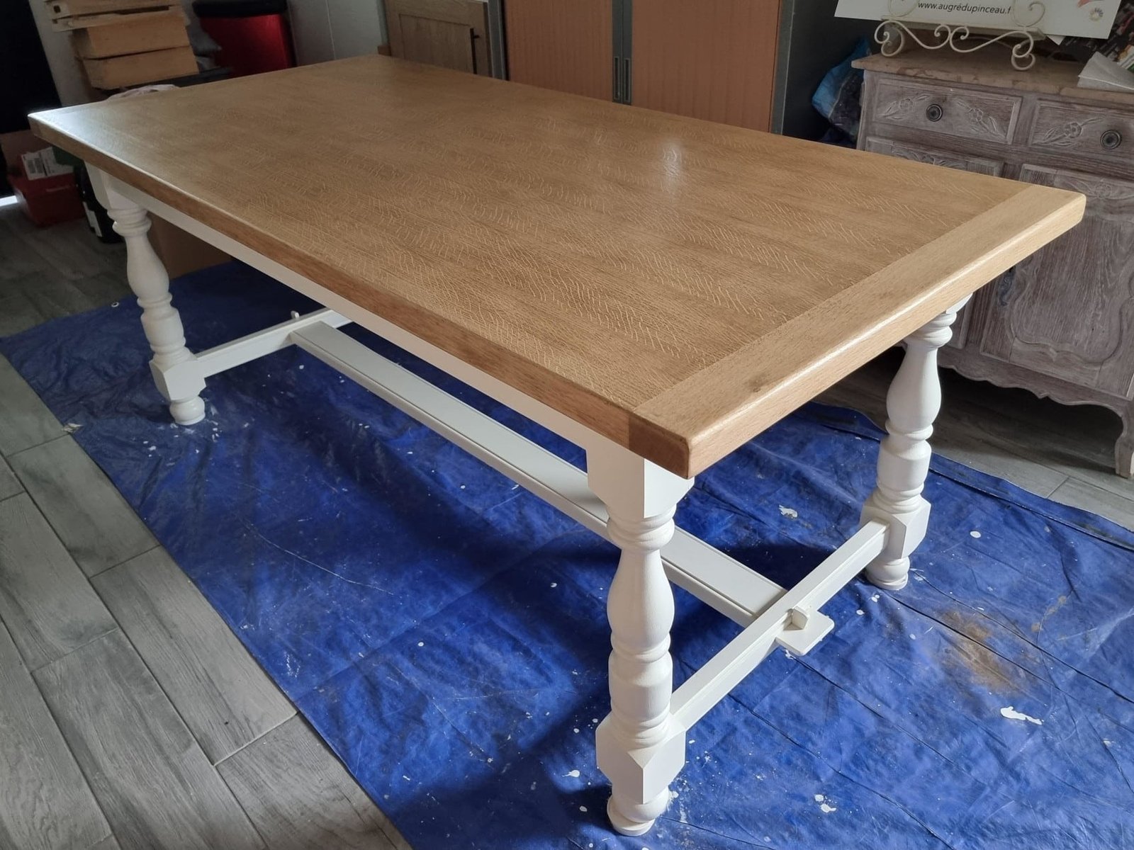 Meuble de séjour en chêne relooké bicolore blanc et bois naturel