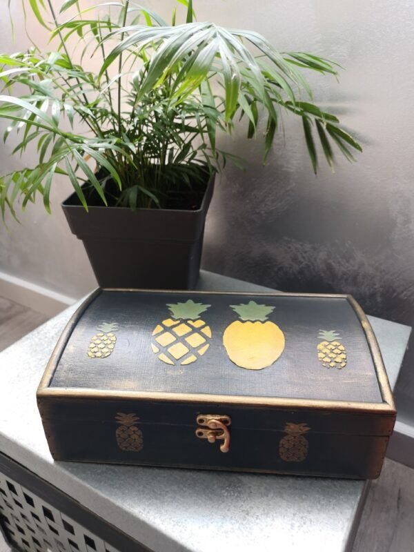 Petit coffre de rangement en bois