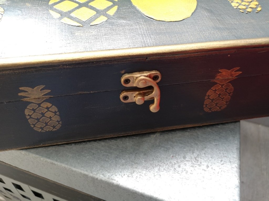 Petit coffre de rangement en bois – Image 3
