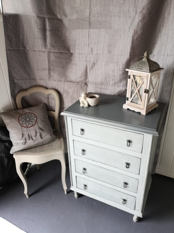 Petite commode style “Empire”