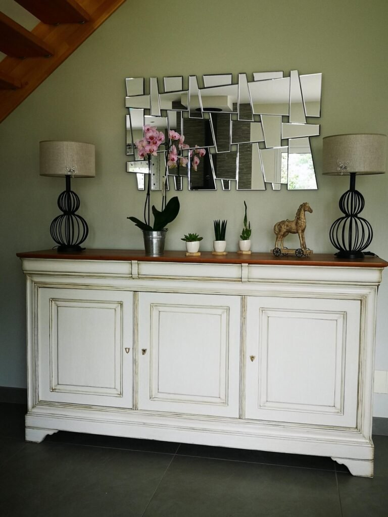 Chalk paint, patine ou effet bois : quelle finition pour votre meuble ancien ?