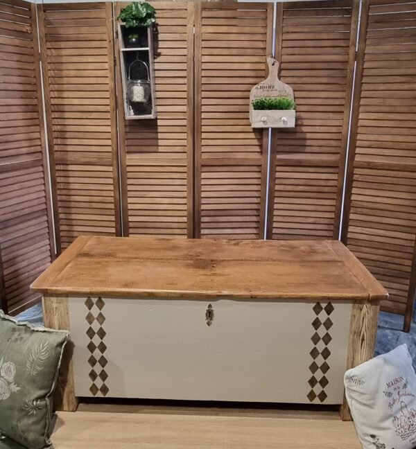 Maie ancienne en chêne du XIXe siècle customisée blanc et bois naturel
