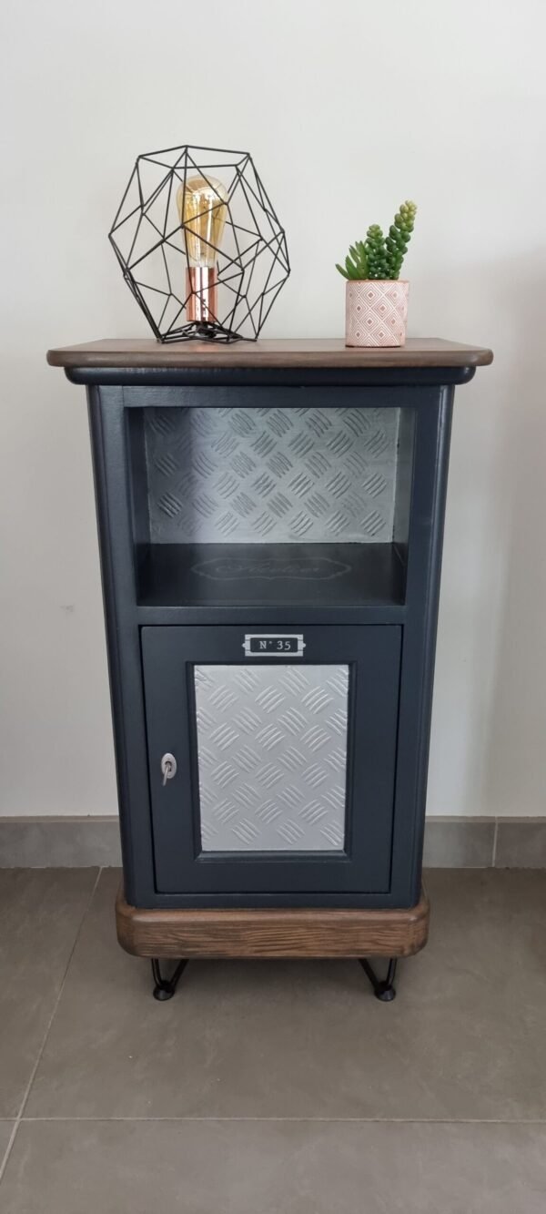 Meuble d'appoint en merisier relooké gris anthracite, style factory