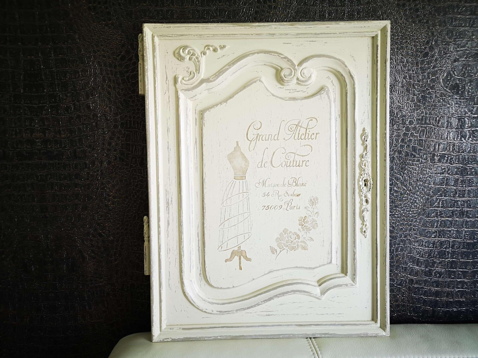 Porte Louis XV en merisier décorée “shabby”
