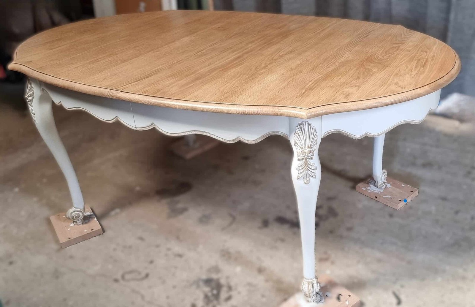 Séjour en chêne style Louis XV personnalisé – Image 3