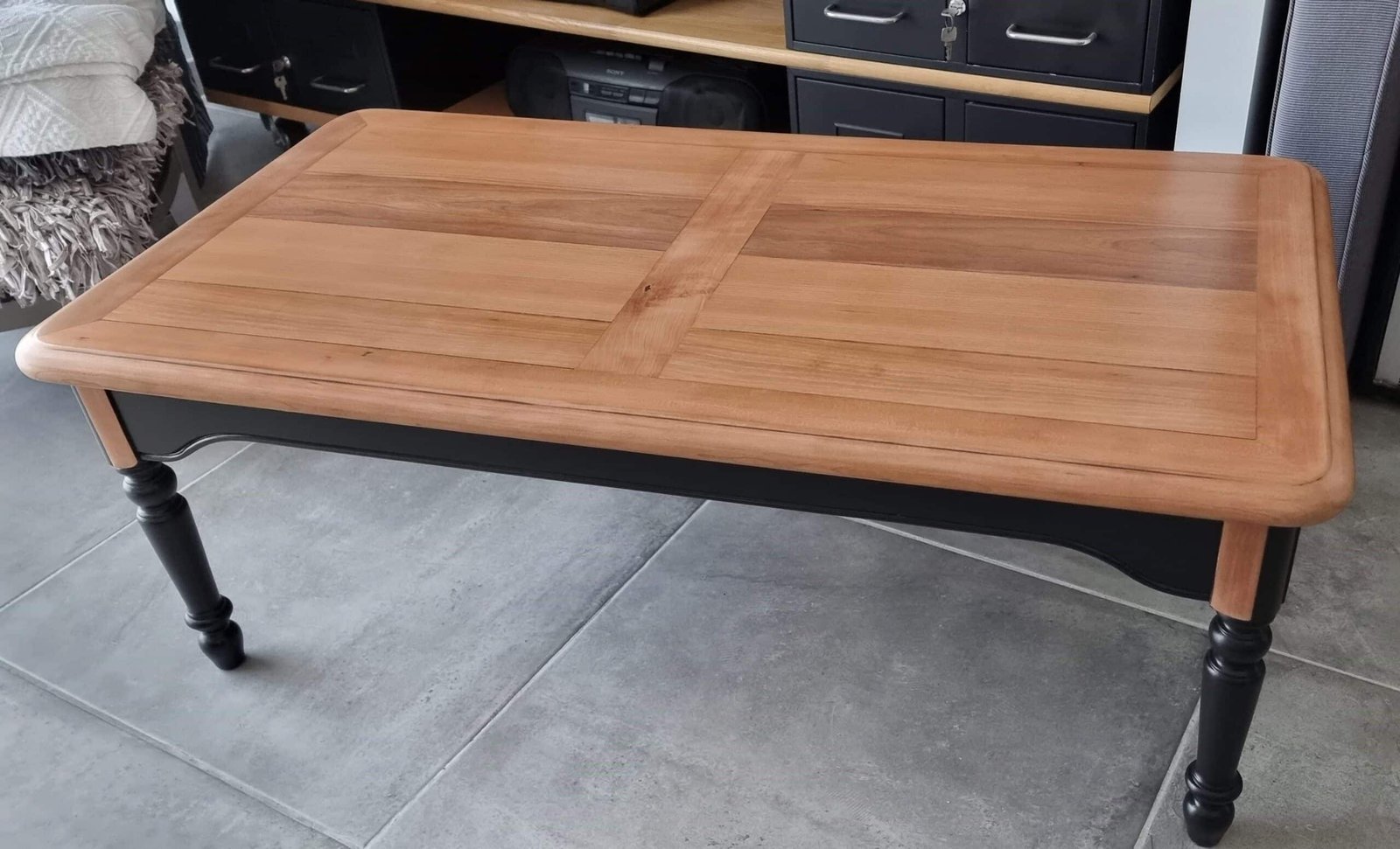 Table basse merisier style Louis Philippe tendance actuelle – Image 3