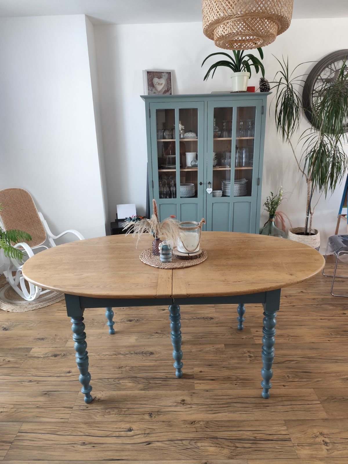 Table ovale en chêne relookée “Fjord”