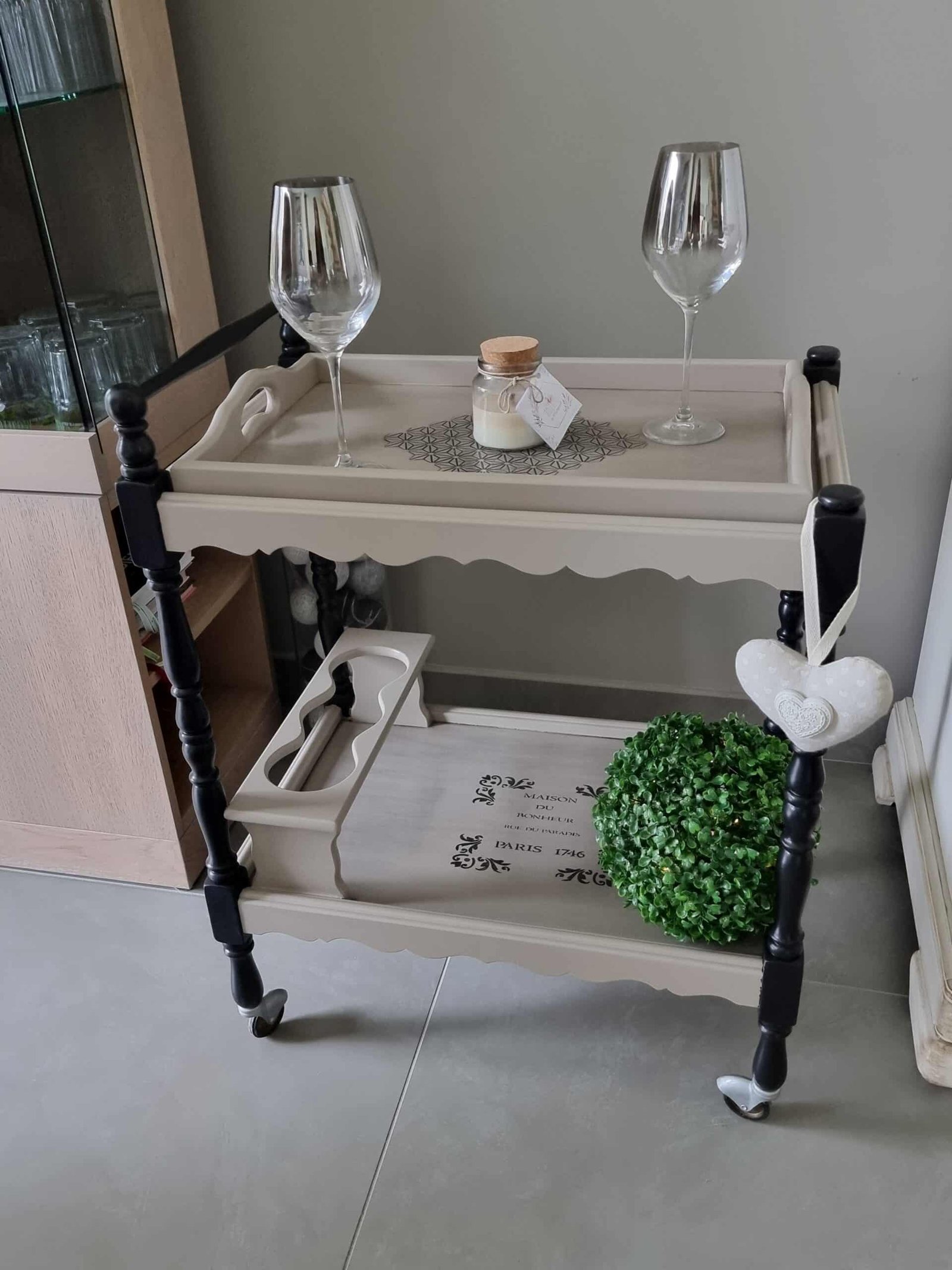 Desserte roulante en merisier avec plateau amovible relookée