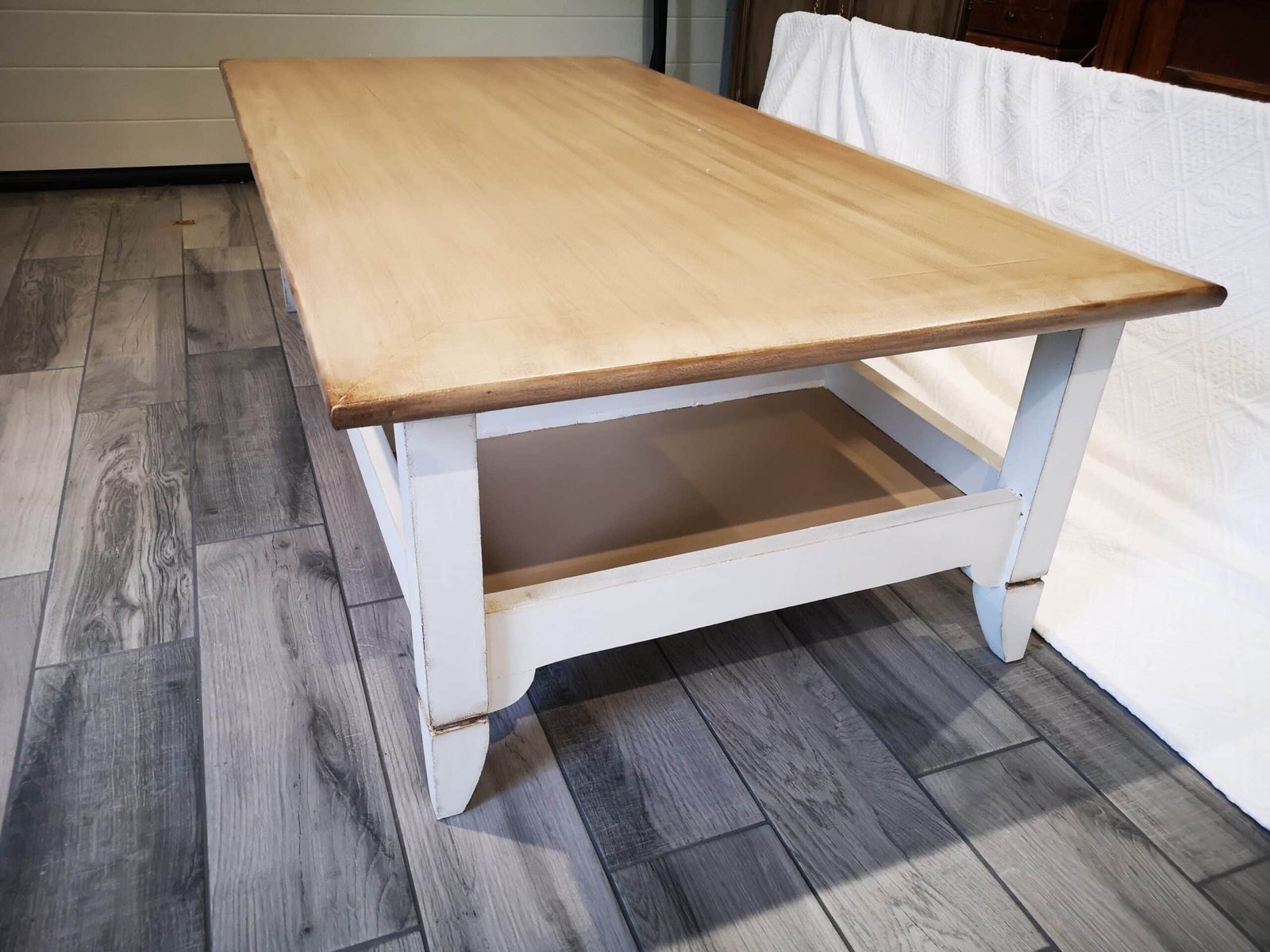 Table basse en bois exotique “relookée” – Image 3