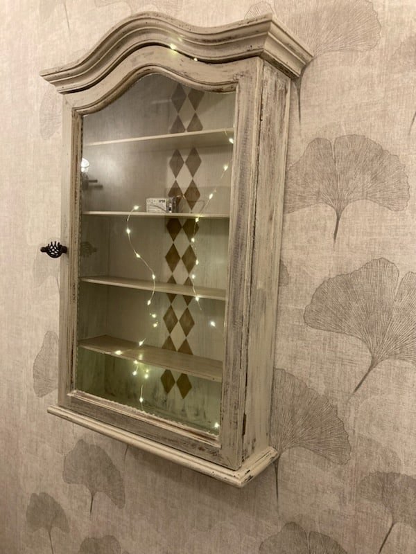 Vitrine murale ancienne effet usé “Chalk Paint”
