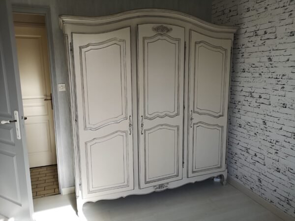 Armoire en chêne style Louis XV