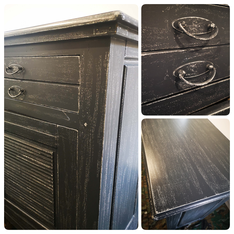 Détail des portes à persiennes du buffet colonial, finition shabby anthracite et perle