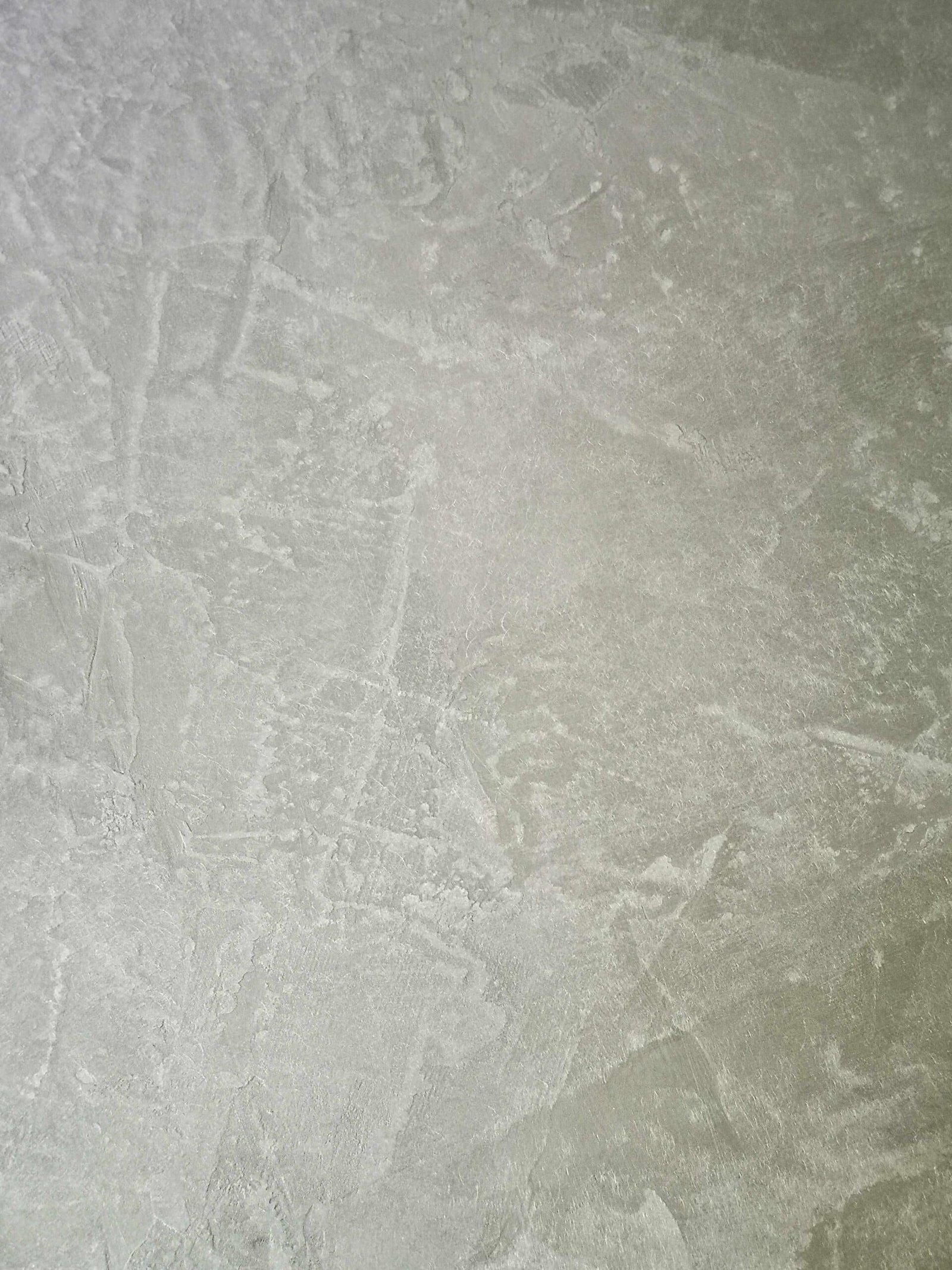 Motif grillage à poule estompé sur les façades de tiroirs du buffet parisien