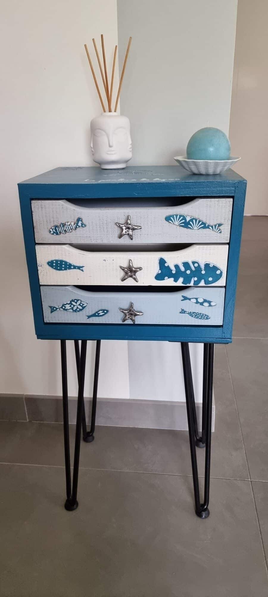 Chevet en pin à tiroirs personnalisé “la mer”
