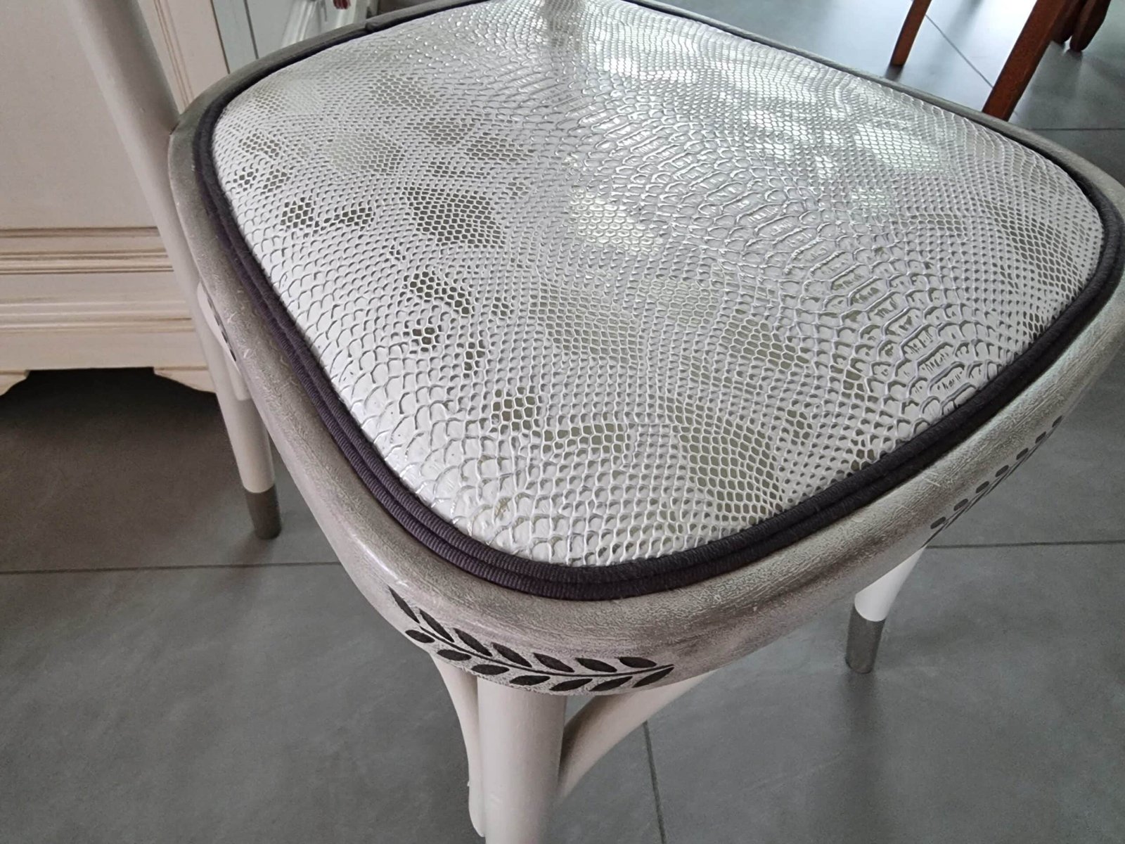 Chaise de bistrot relookée – Image 4