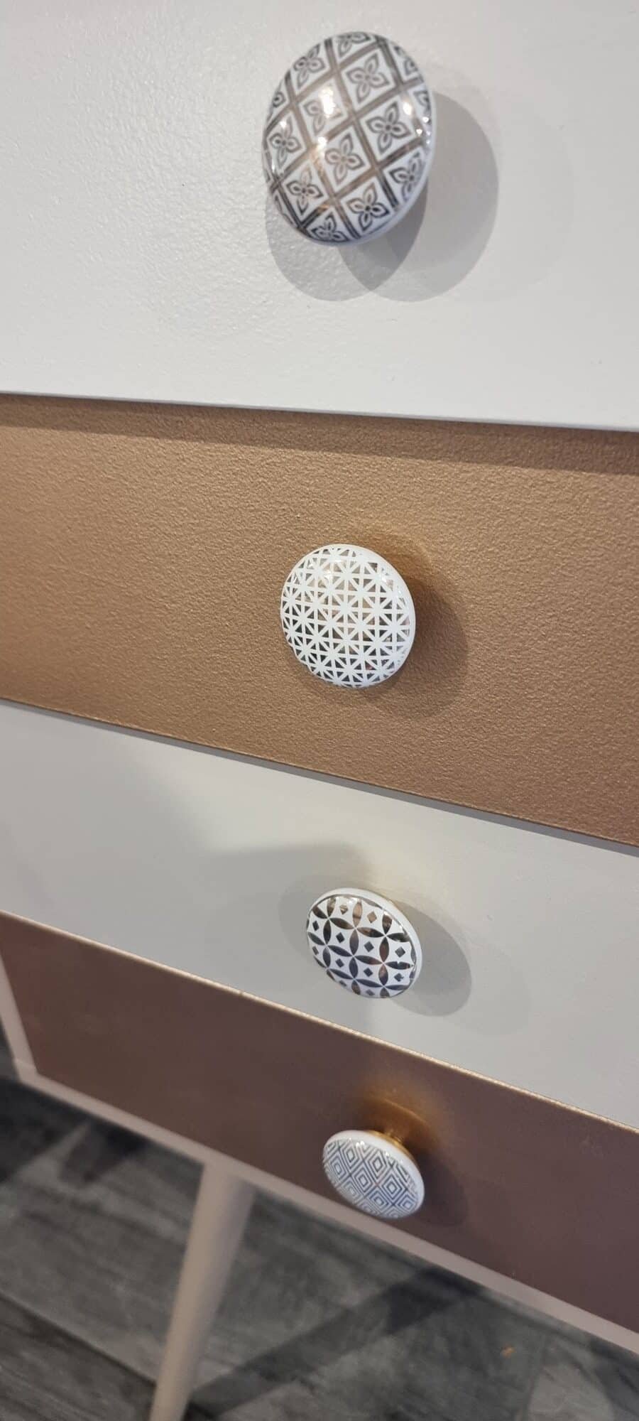 Chevet/meuble d’appoint 4 tiroirs style design nordique – Image 3