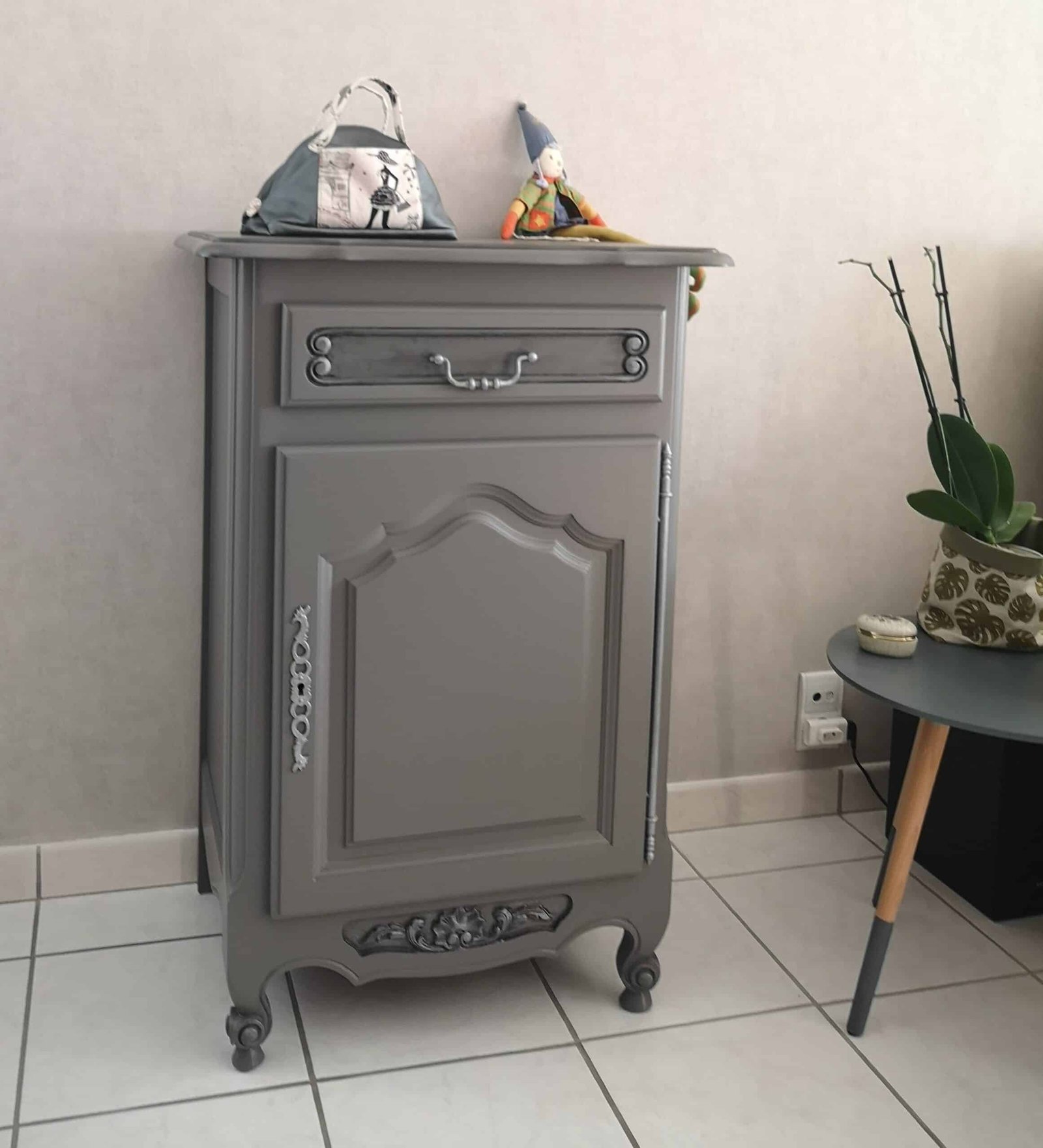 Confiturier merisier style Louis XV “basalte”