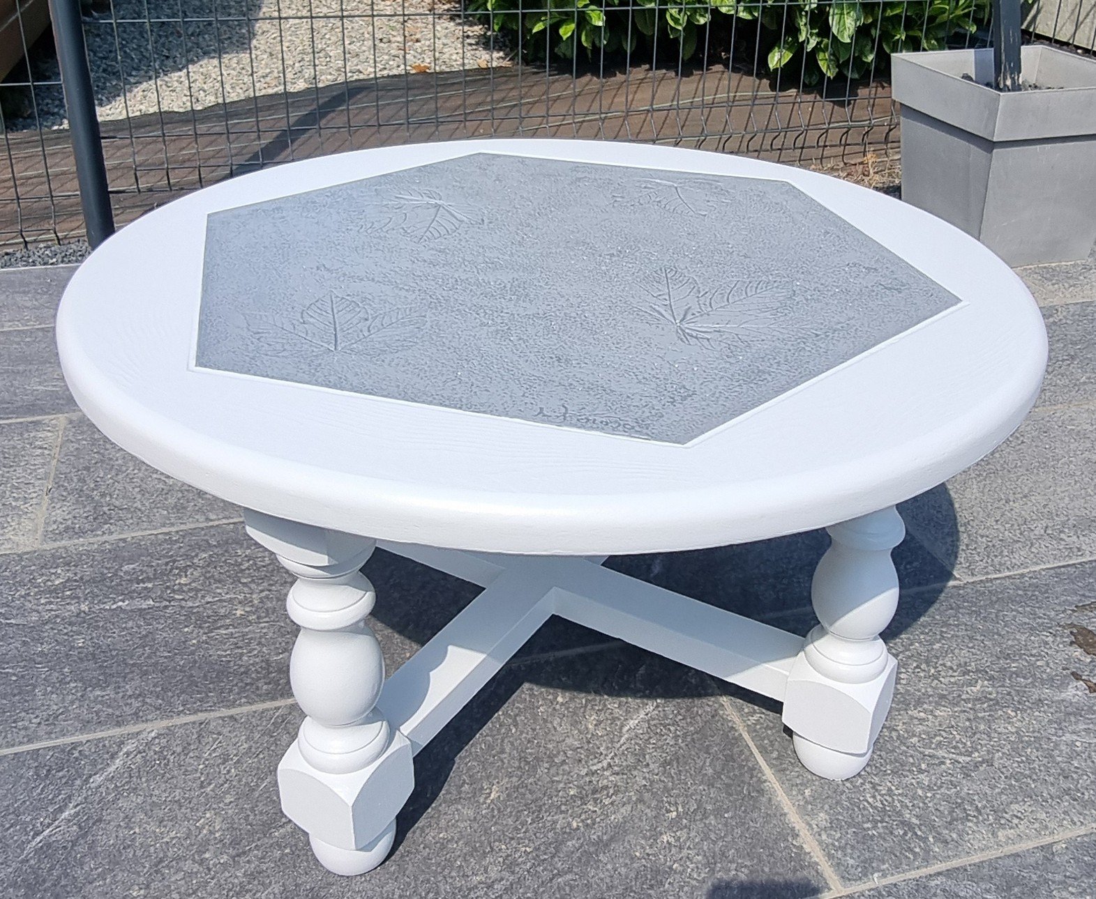 Table basse en chêne octogonale relookée – Image 3