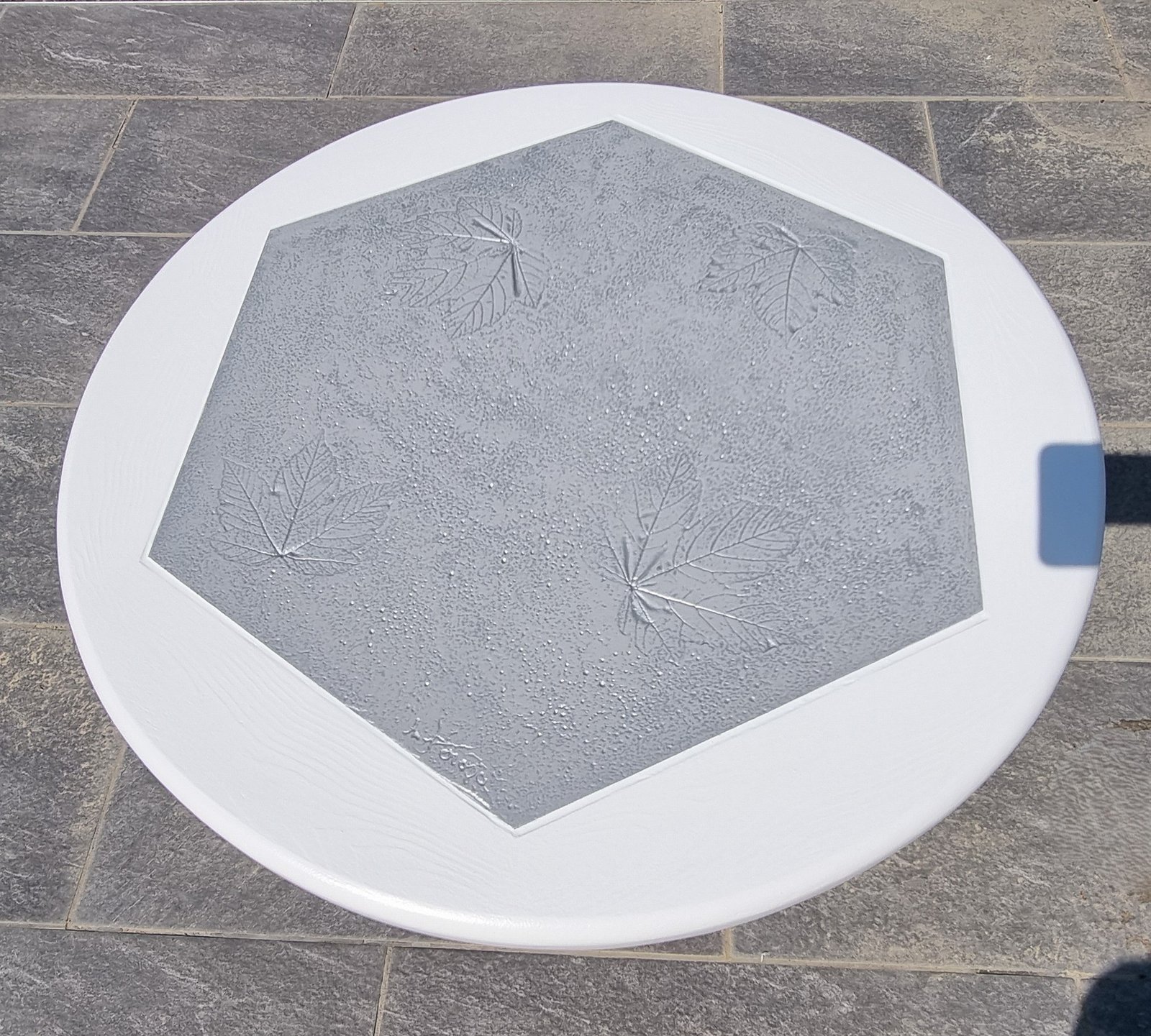Table basse en chêne octogonale relookée – Image 4