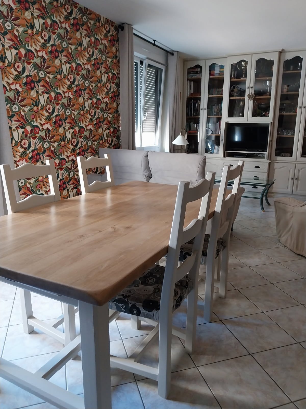 Table de séjour et chaises en chêne massif contemporanéisées – Image 4