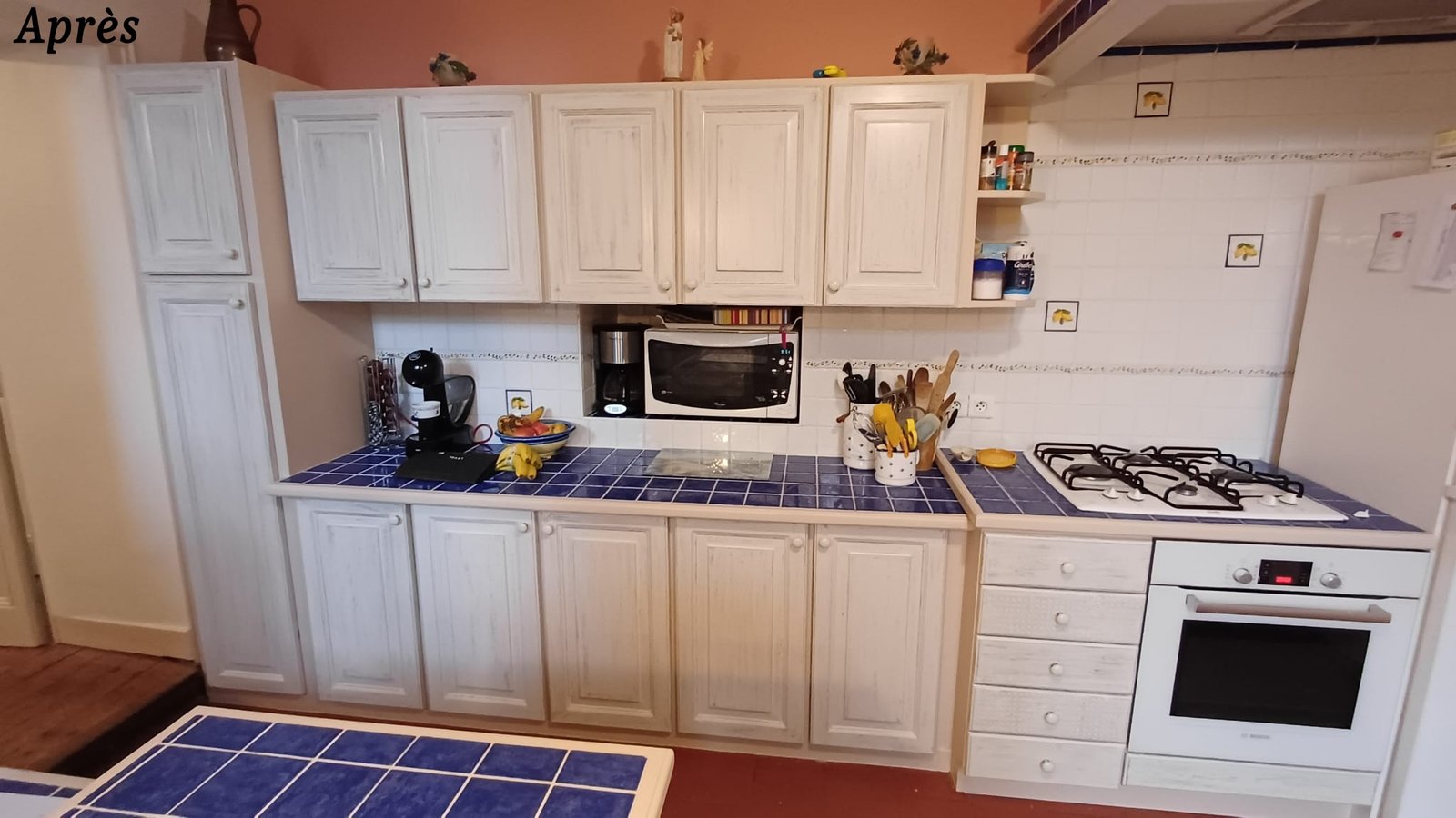 Cuisine ancienne en pin revisitée en style shabby