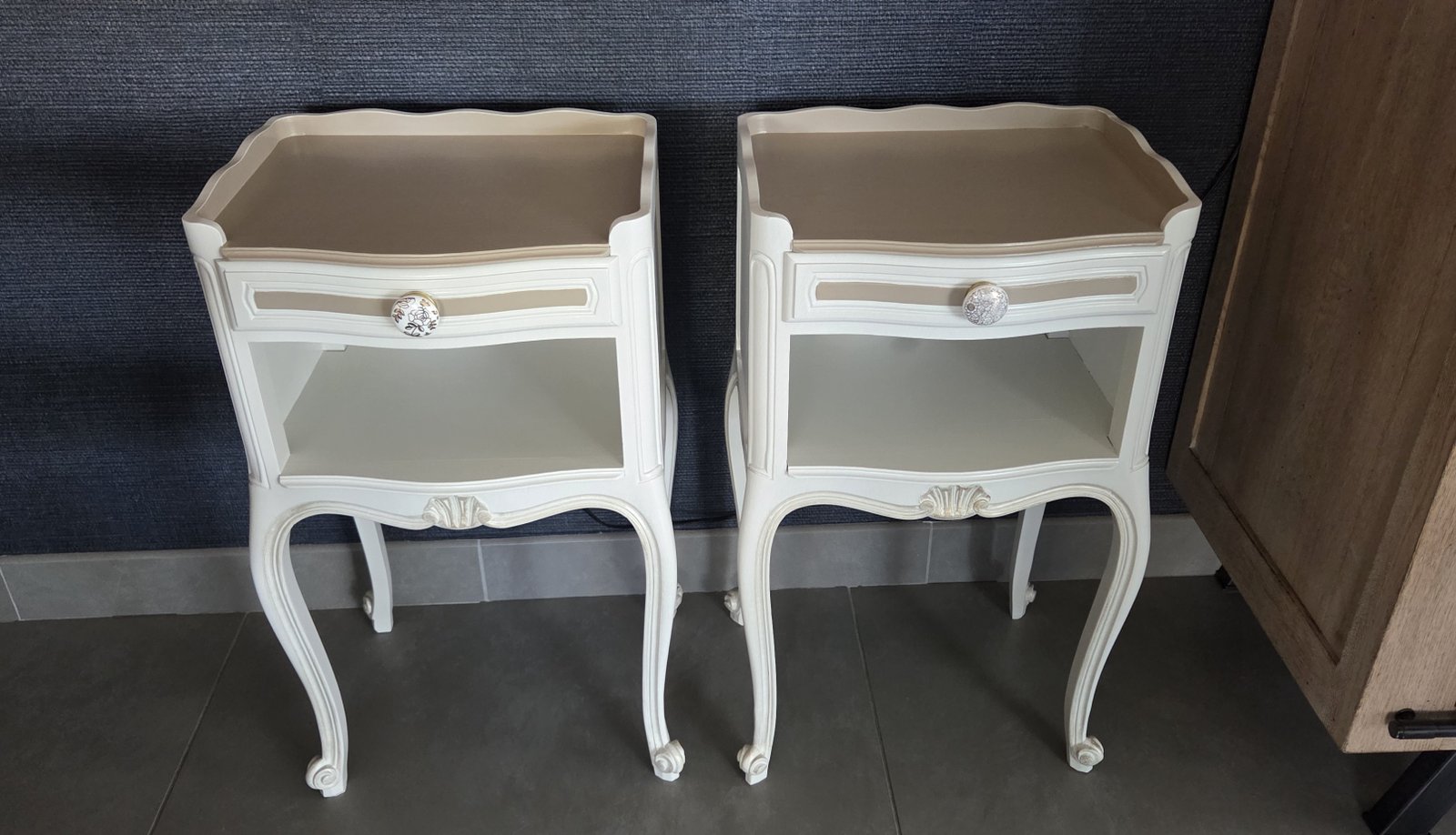 Chevets Louis XV en merisier revisités "naturel et chic" – Image 3
